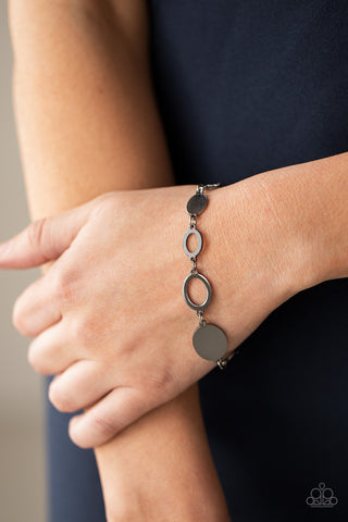 OVAL and Out - Black - Paparazzi Accessories