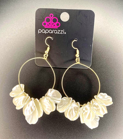 Sailboats and Seashells - Gold - Paparazzi Accessories